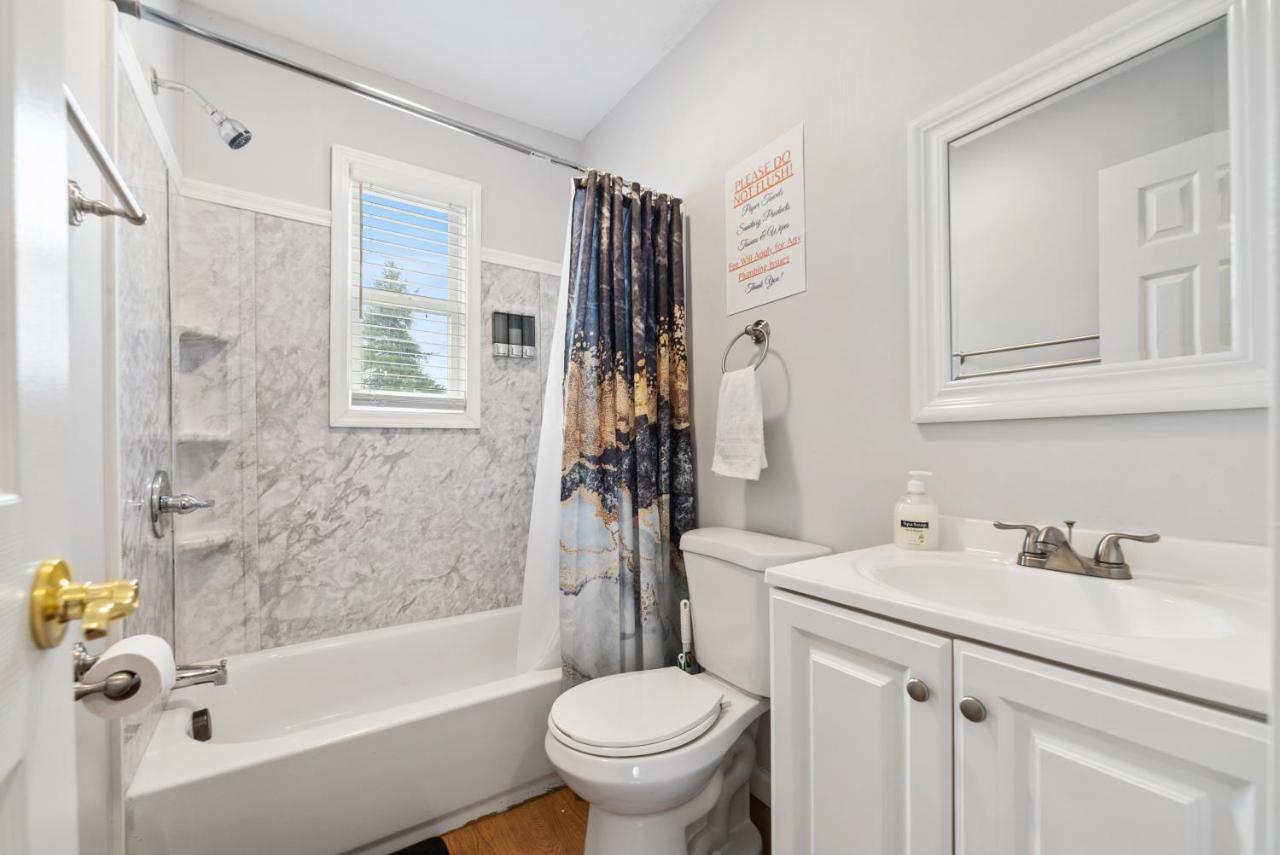 Polished 2-bedroom Close To Osu Campus Columbus
